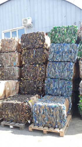 Прессованную ПЭТ-бутылку, ПЭТ-преформу